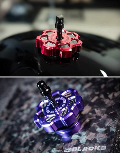 Black3 7-Spoke CNC Tankdæksel Carbon – Harley-Davidson