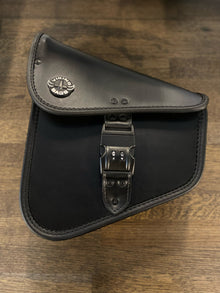 Black Digilock Swingarm taske – Harley Softail / Som Ny